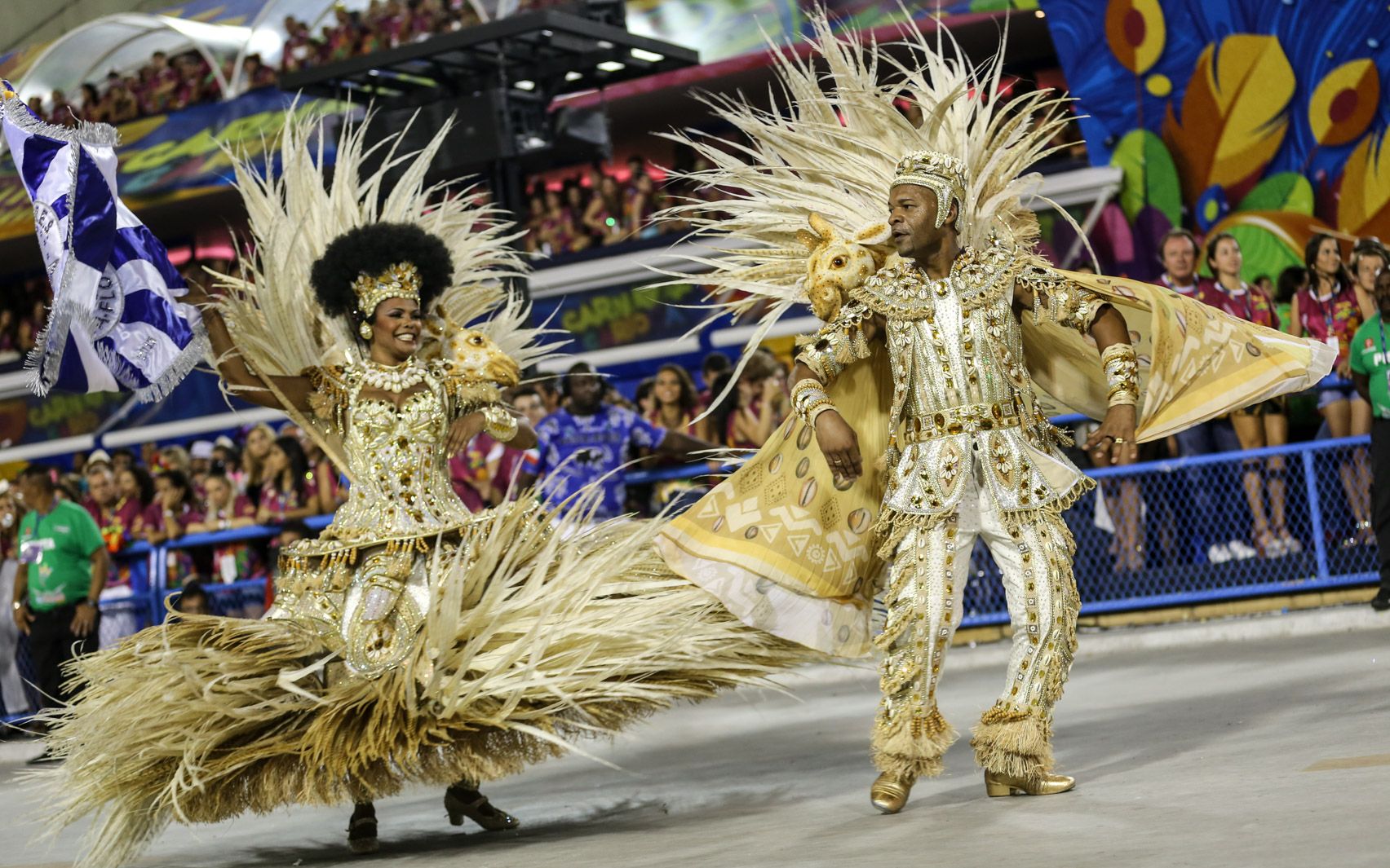 Selminha Sorriso e Claudinho completam bodas de prata como mestre-sala e  porta-bandeira da Beija-Flor - Jornal O Globo