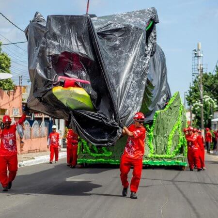 Garantido Inicia Translado de Alegorias para o Festival de Parintins 2025